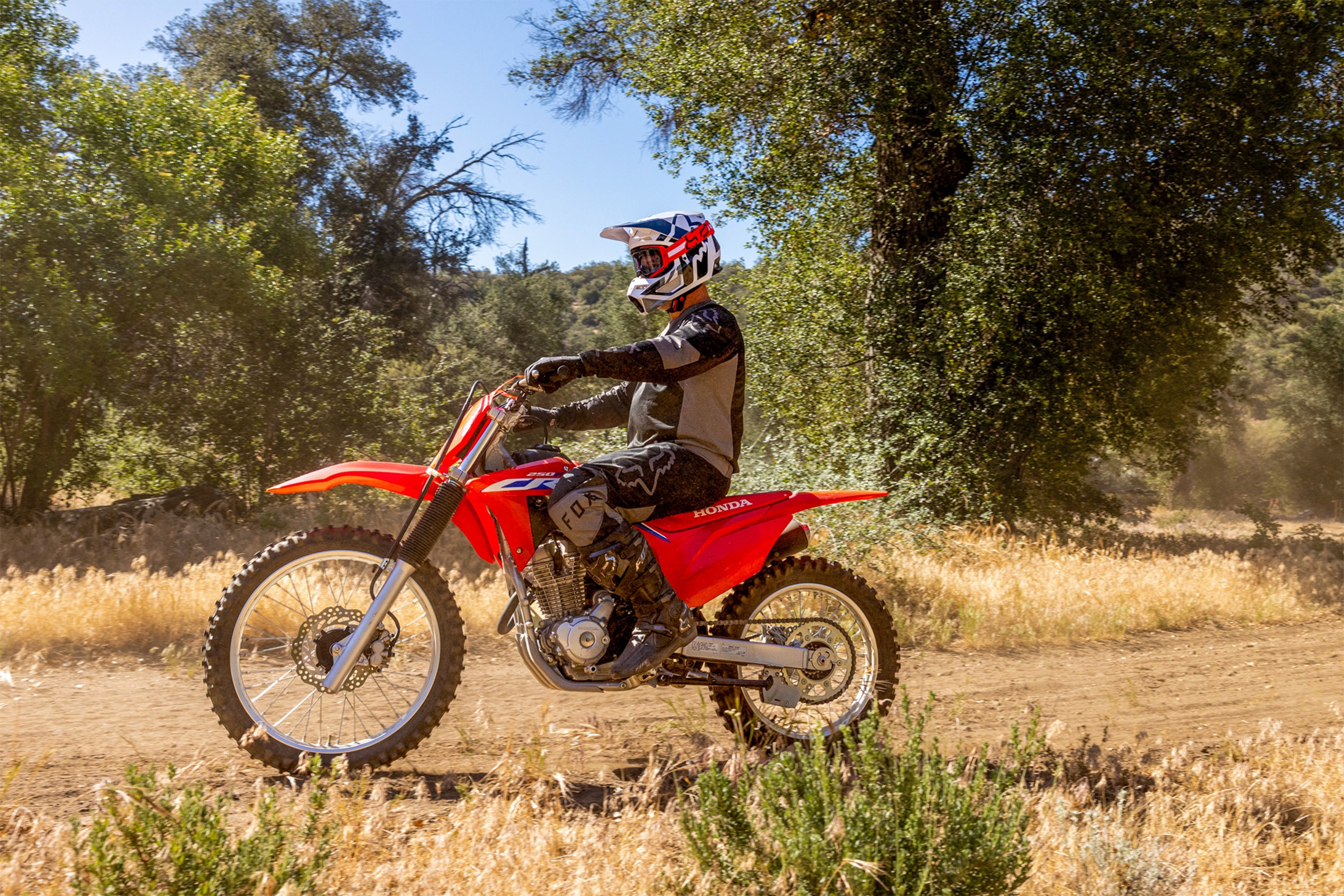 2025-crf250f-gallery-02-2560x1707