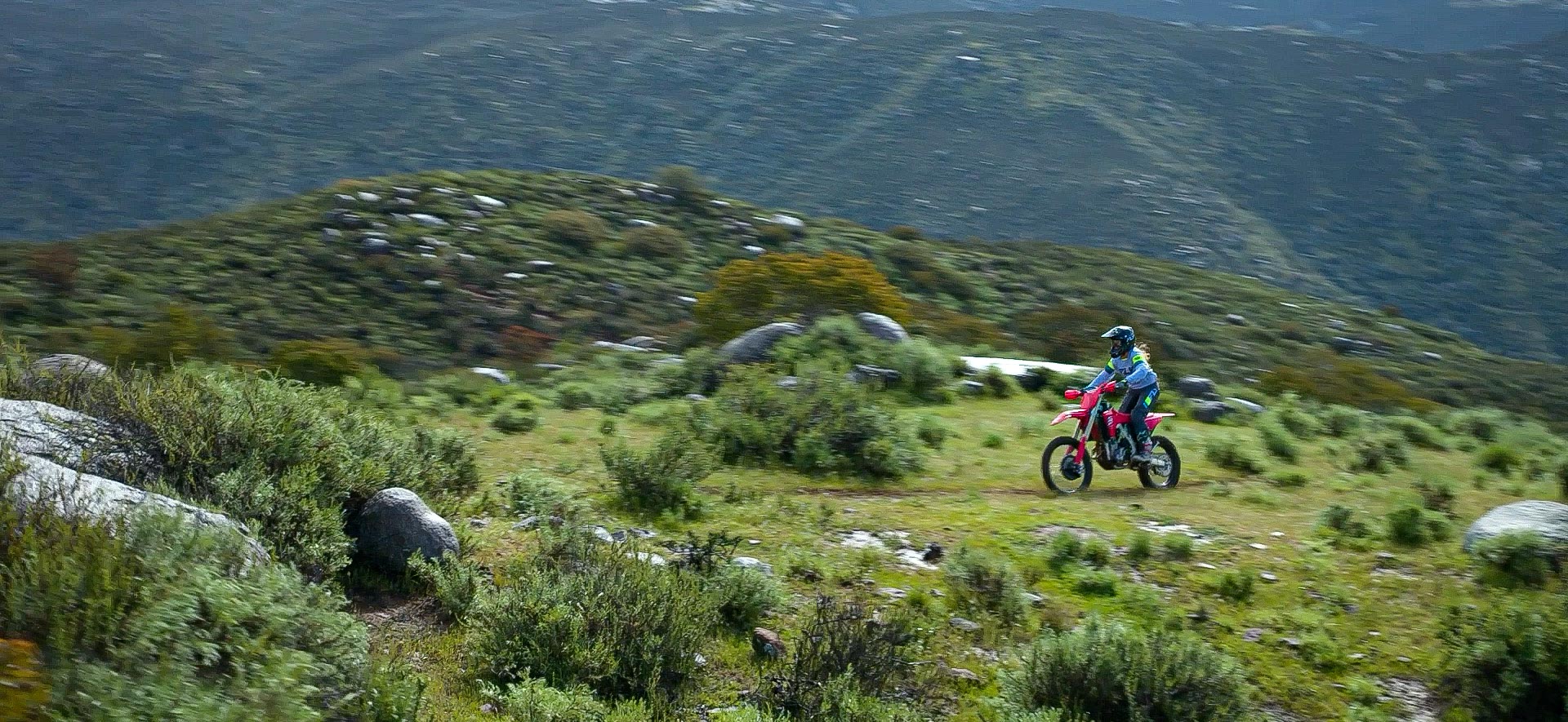 2025-crf250rx-hero-banner