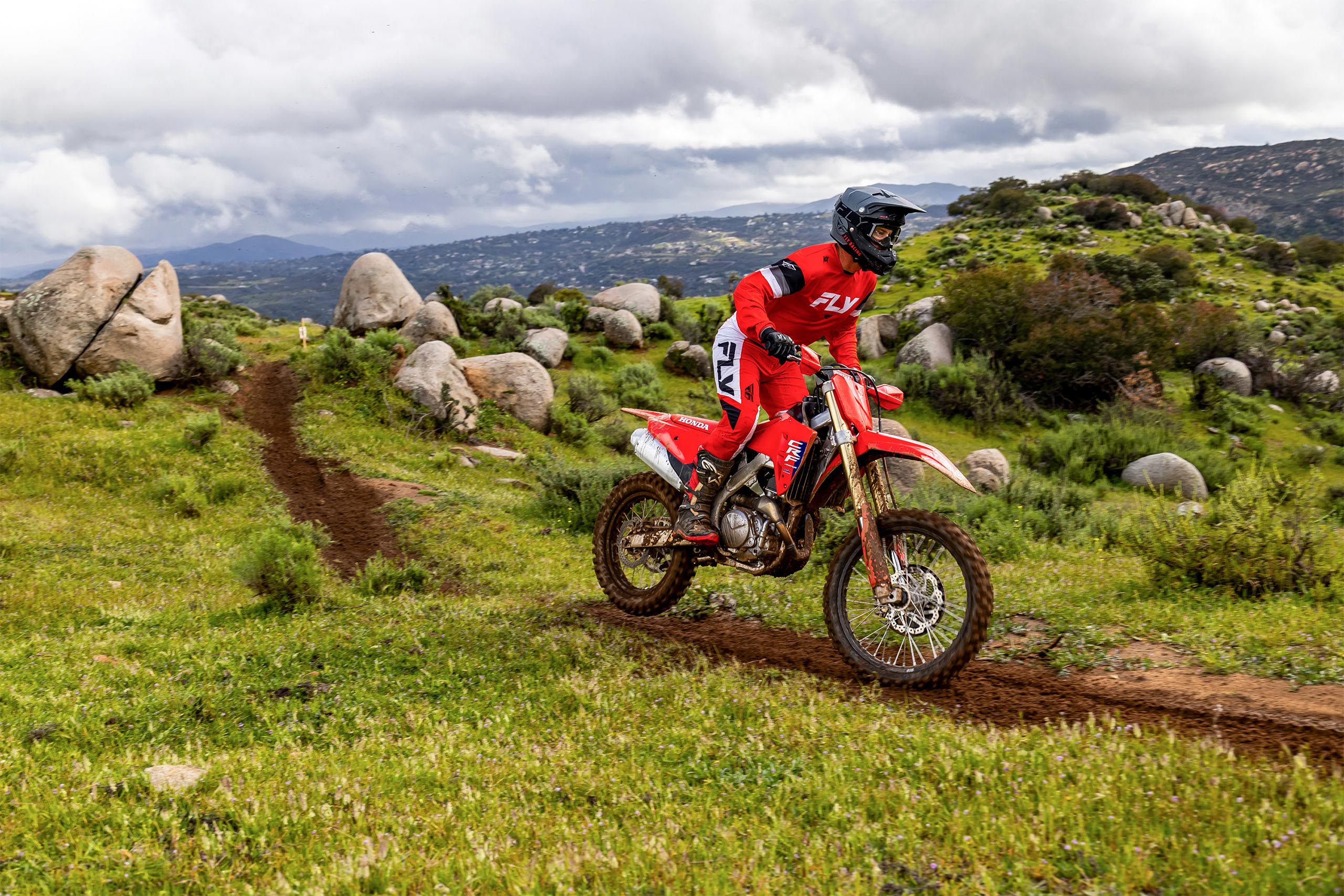 2025-crf450rx-gallery-01-2560x1707
