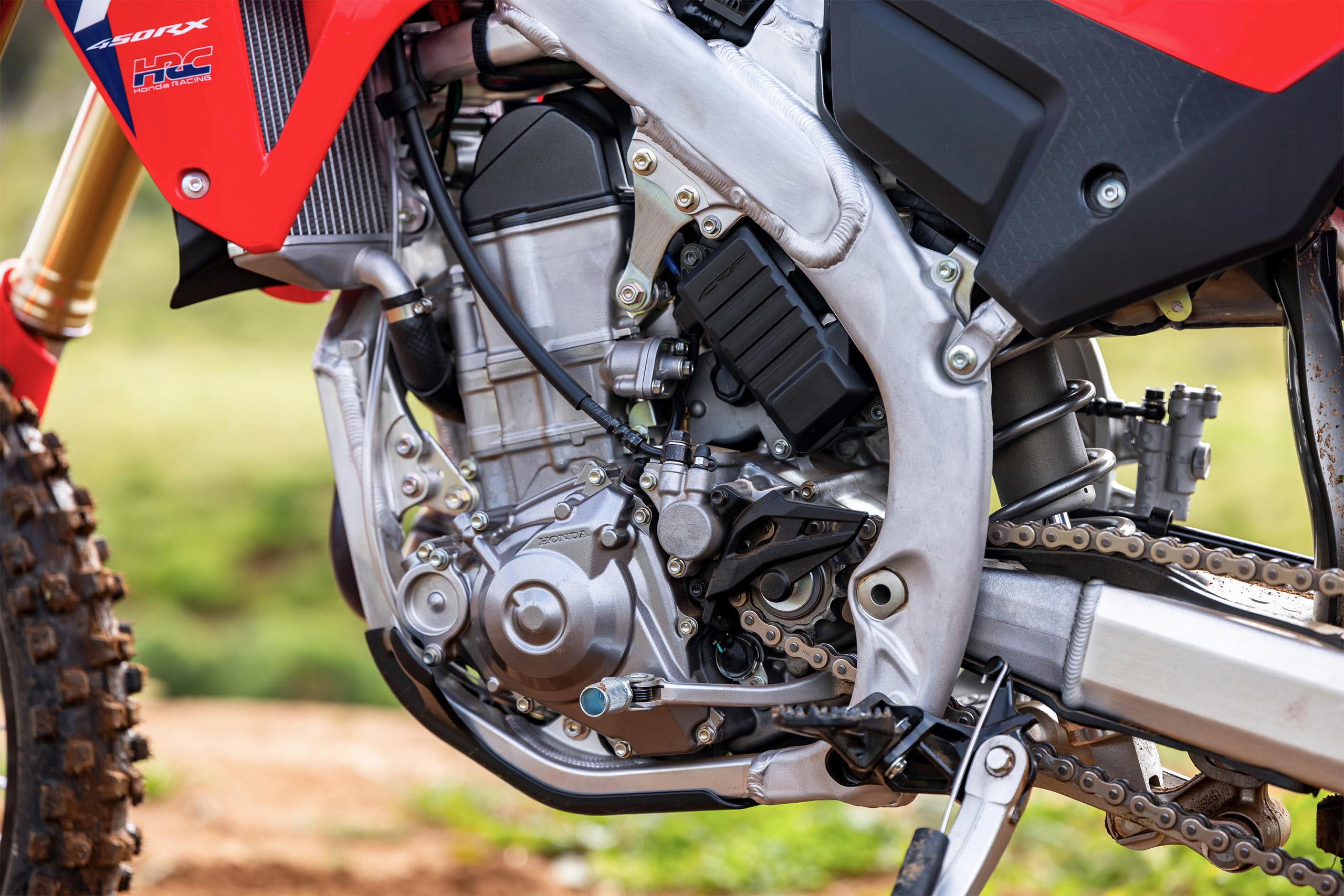 2025-crf450rx-gallery-02-2560x1708