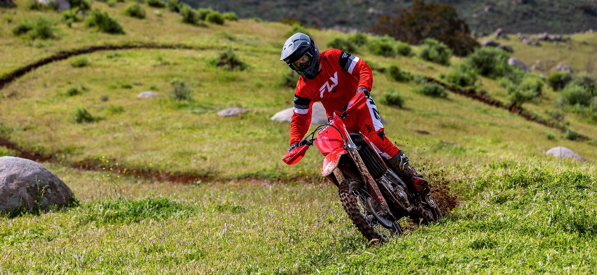 2026-CRF450RX-hero-banner-1920x885