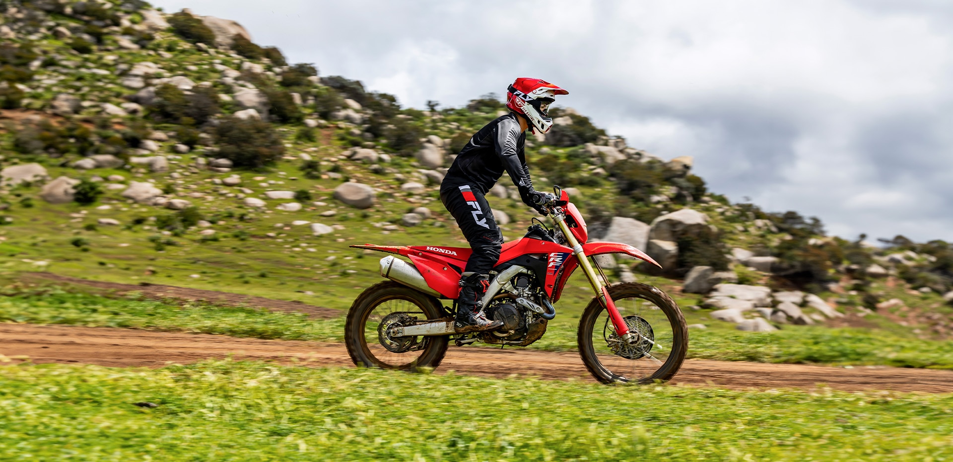 2025-CRF450X-hero-Desktop-1920x930 (1)