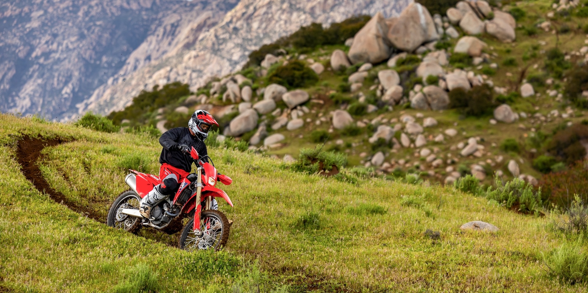 2026-CRF450X-hero-desktop