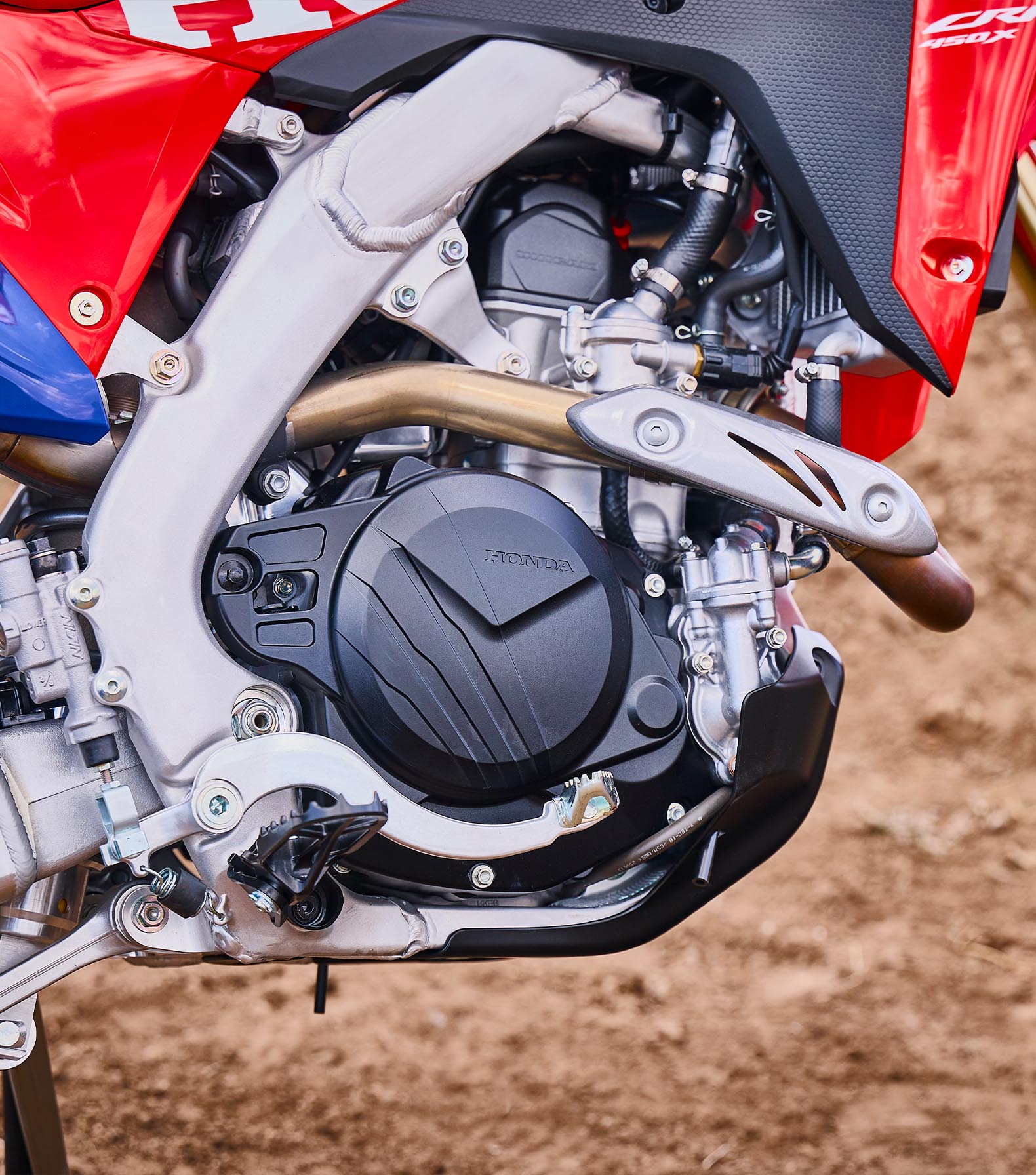 2027-CRF450X-450cc-Unicam-engine-1580x1792