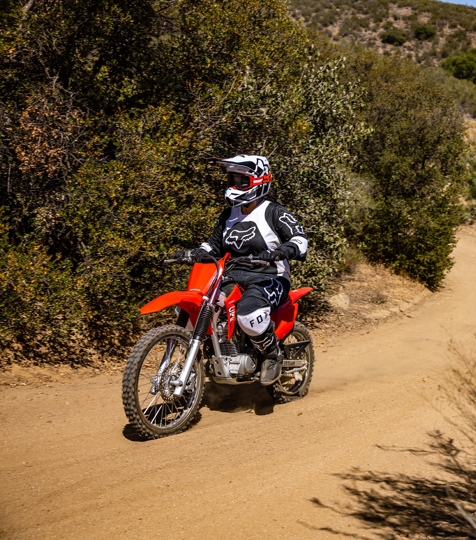 2026-CRF125F-Proven-manual-clutch