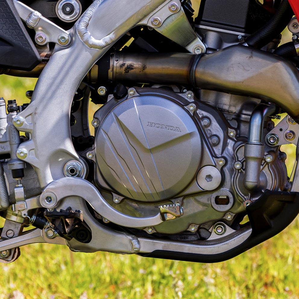Flat seat/tank junction
