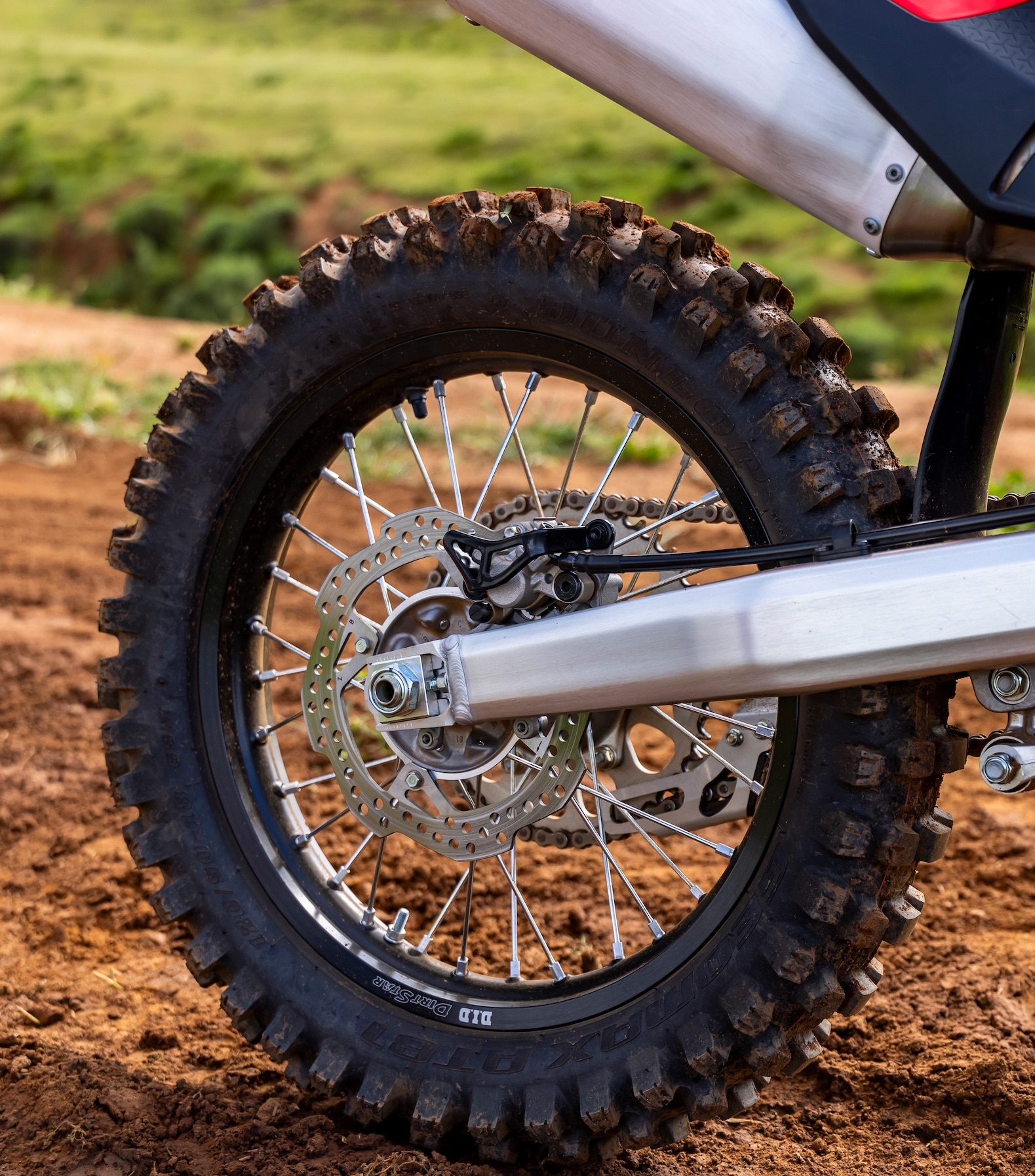 2026-CRF450RX-18inch-wheels-1580x1792