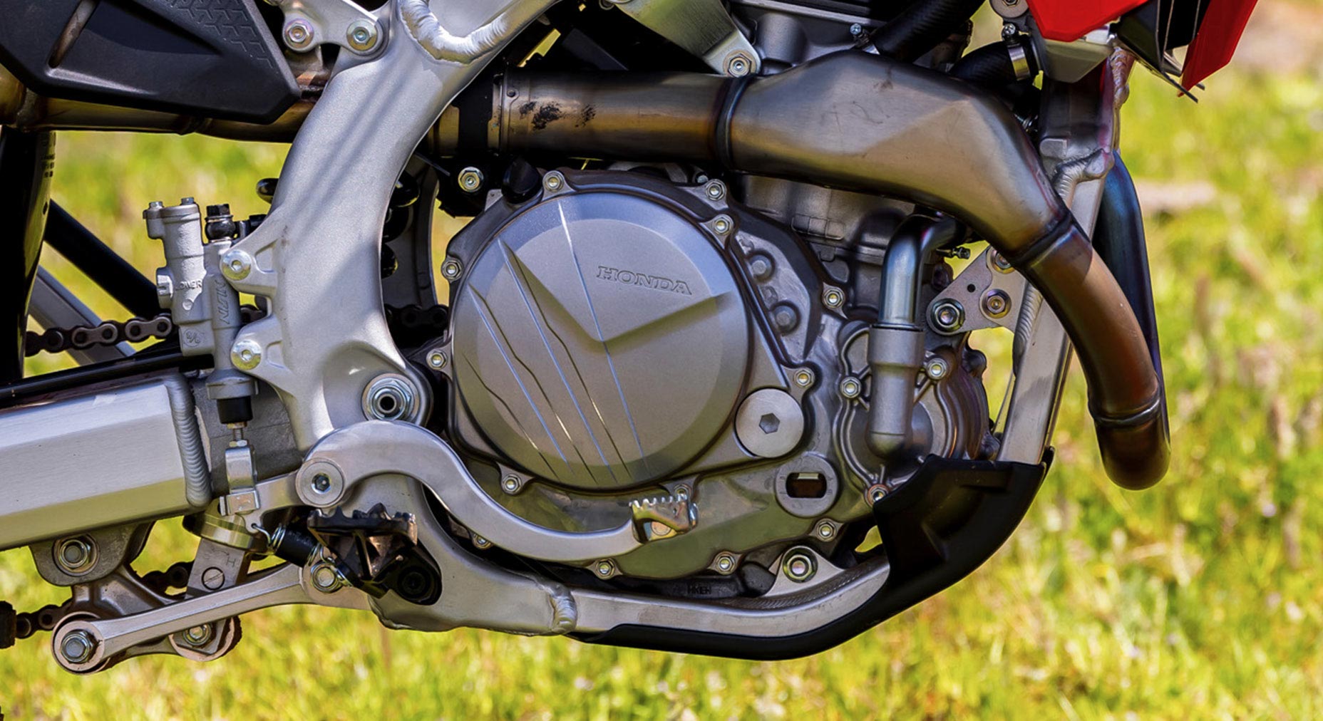 Flat seat/tank junction