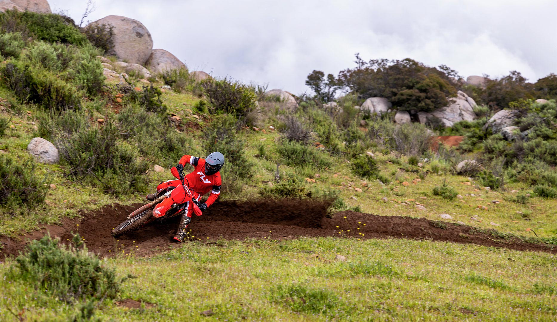 2025-crf450rx-gallery-07-1866x1080