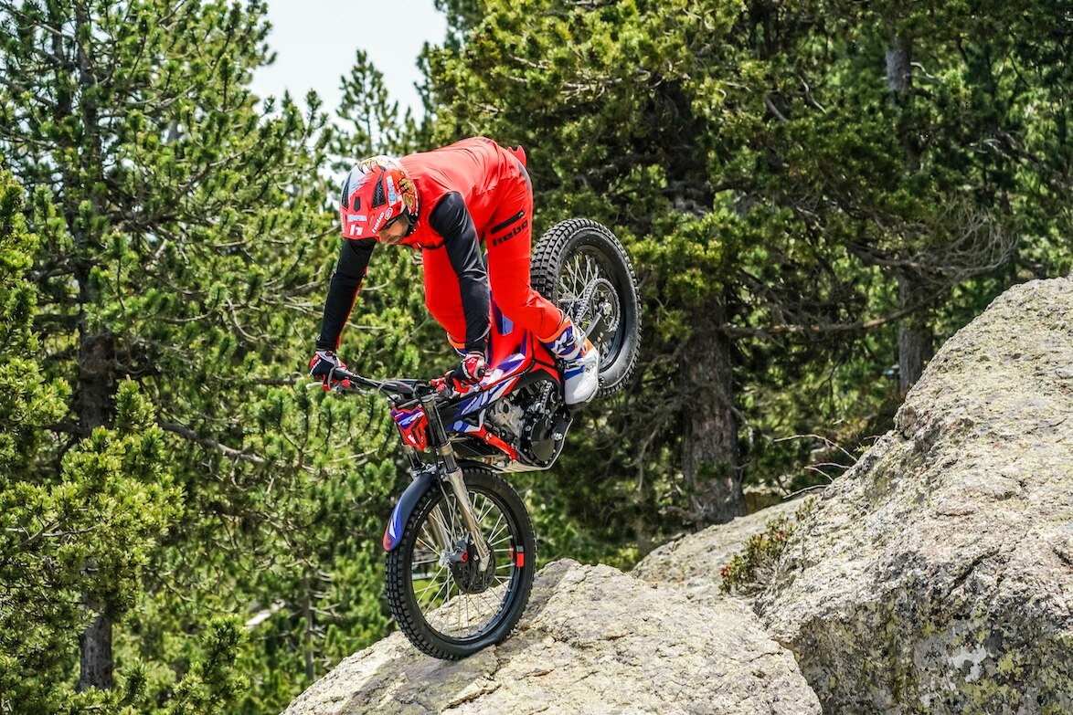 2025-Montesa-Cota-301RR-gallery-06-1174x774