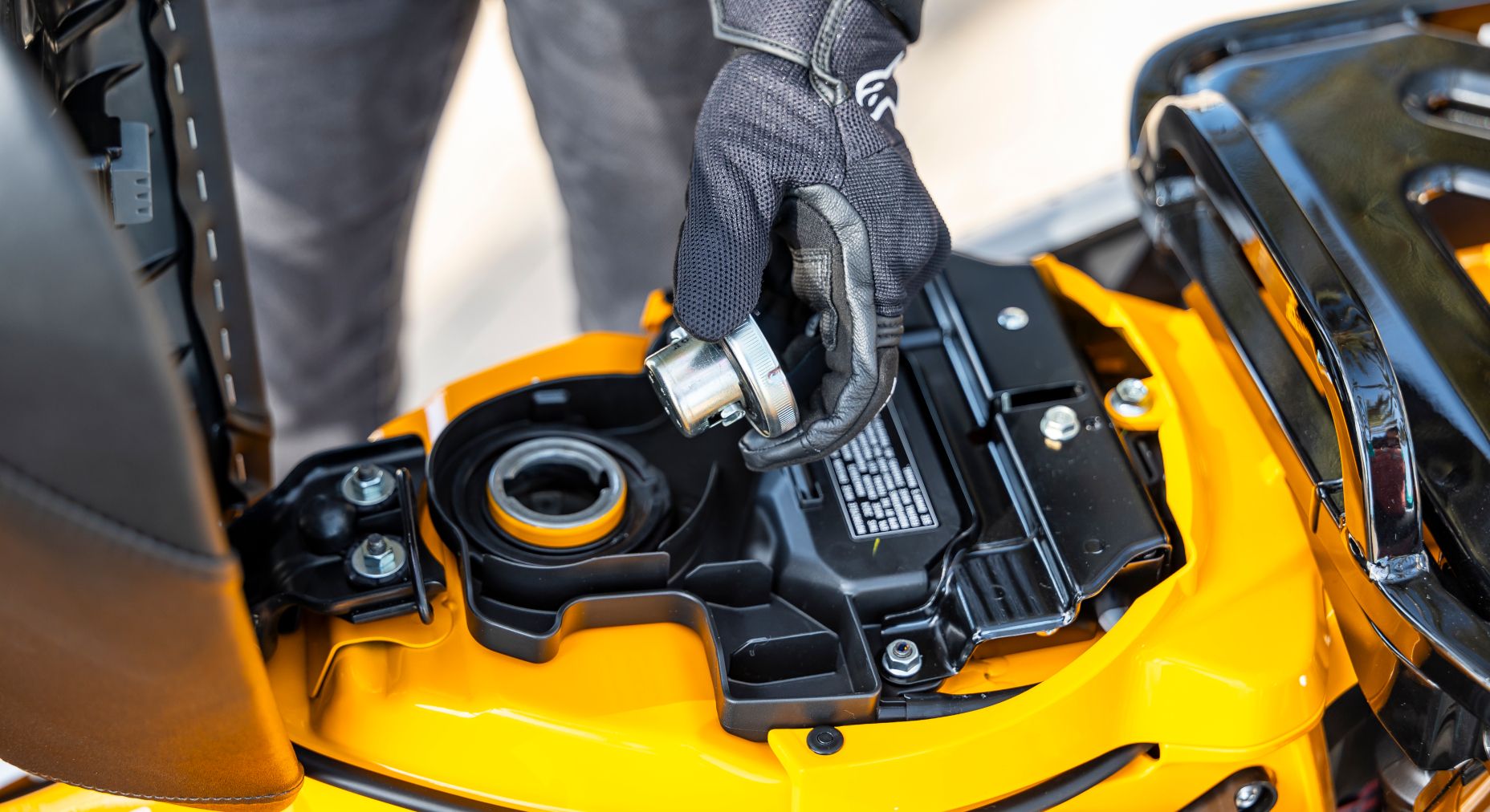 Underseat fuel tank
