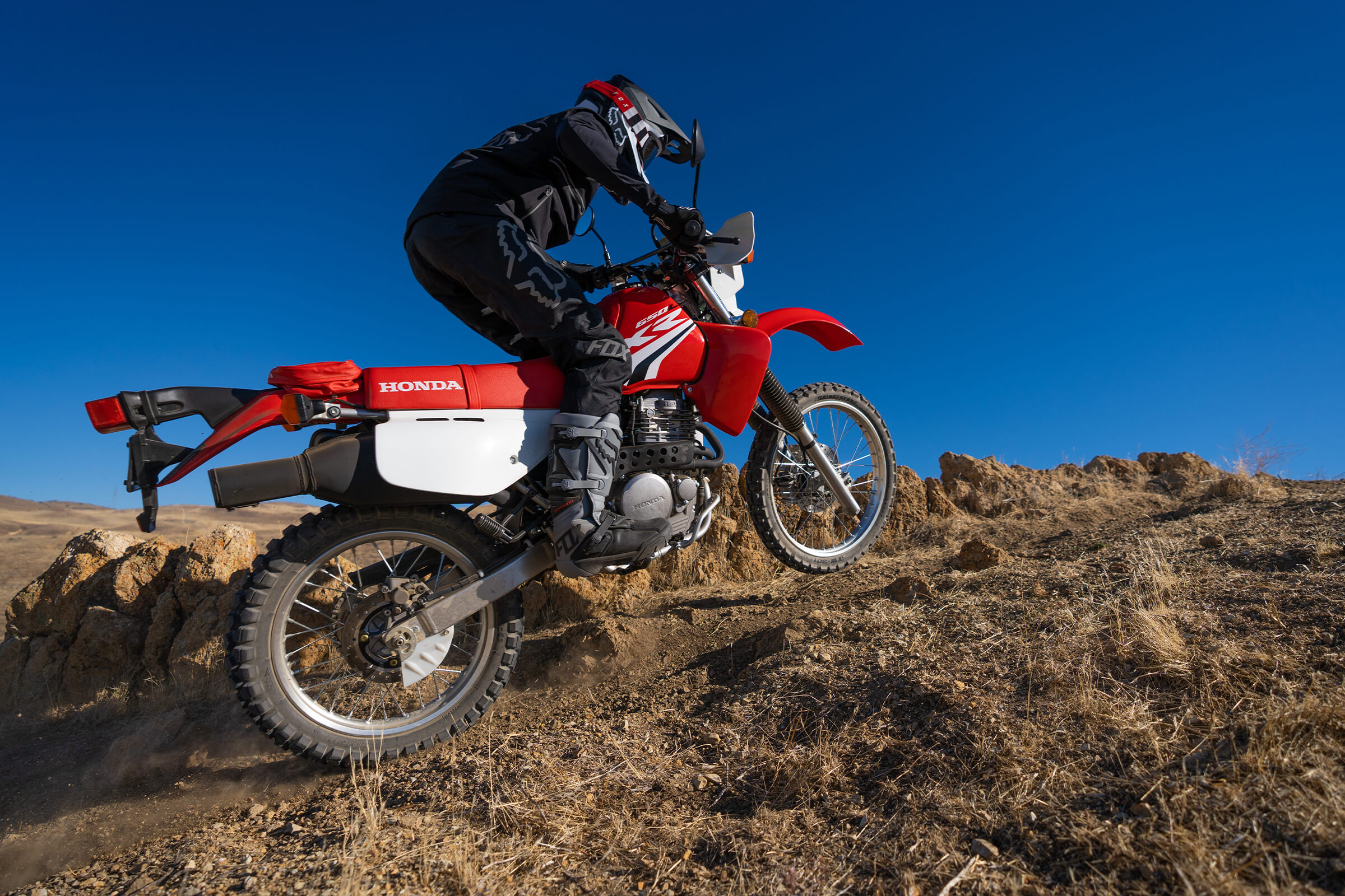 2021-xr650l-gallery-03-2400xauto.jpg