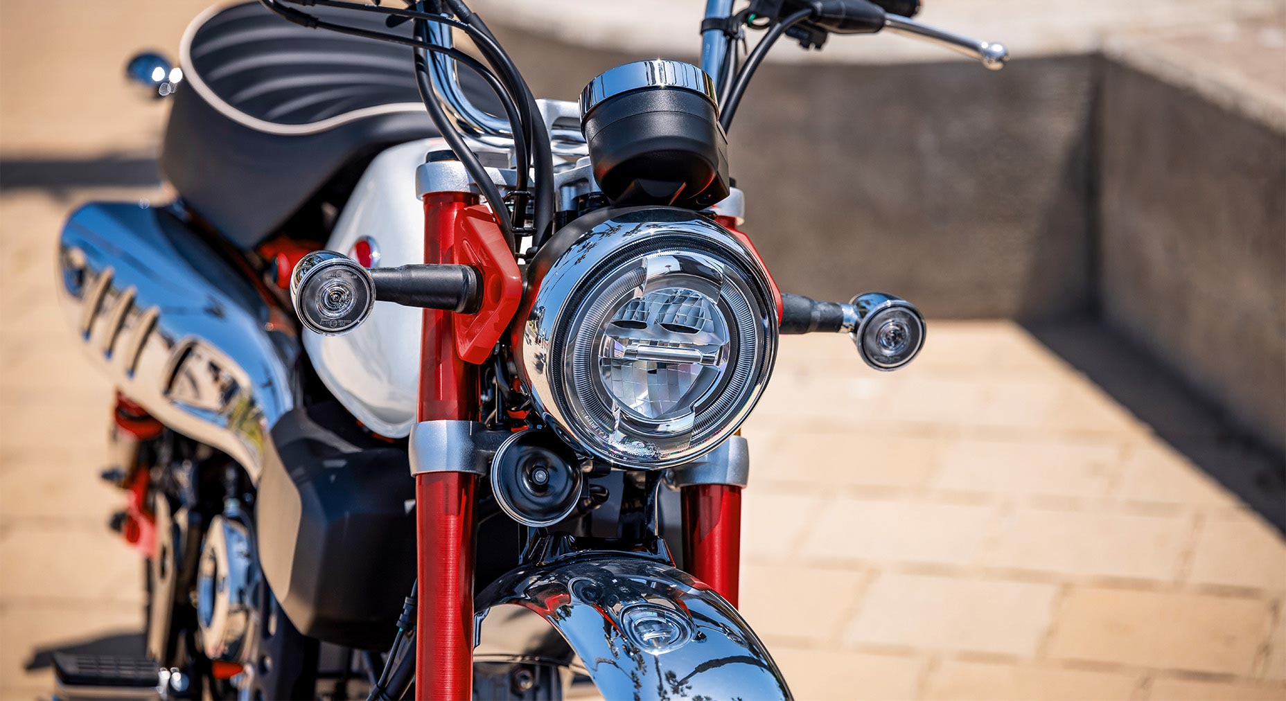 Round chrome LED headlight