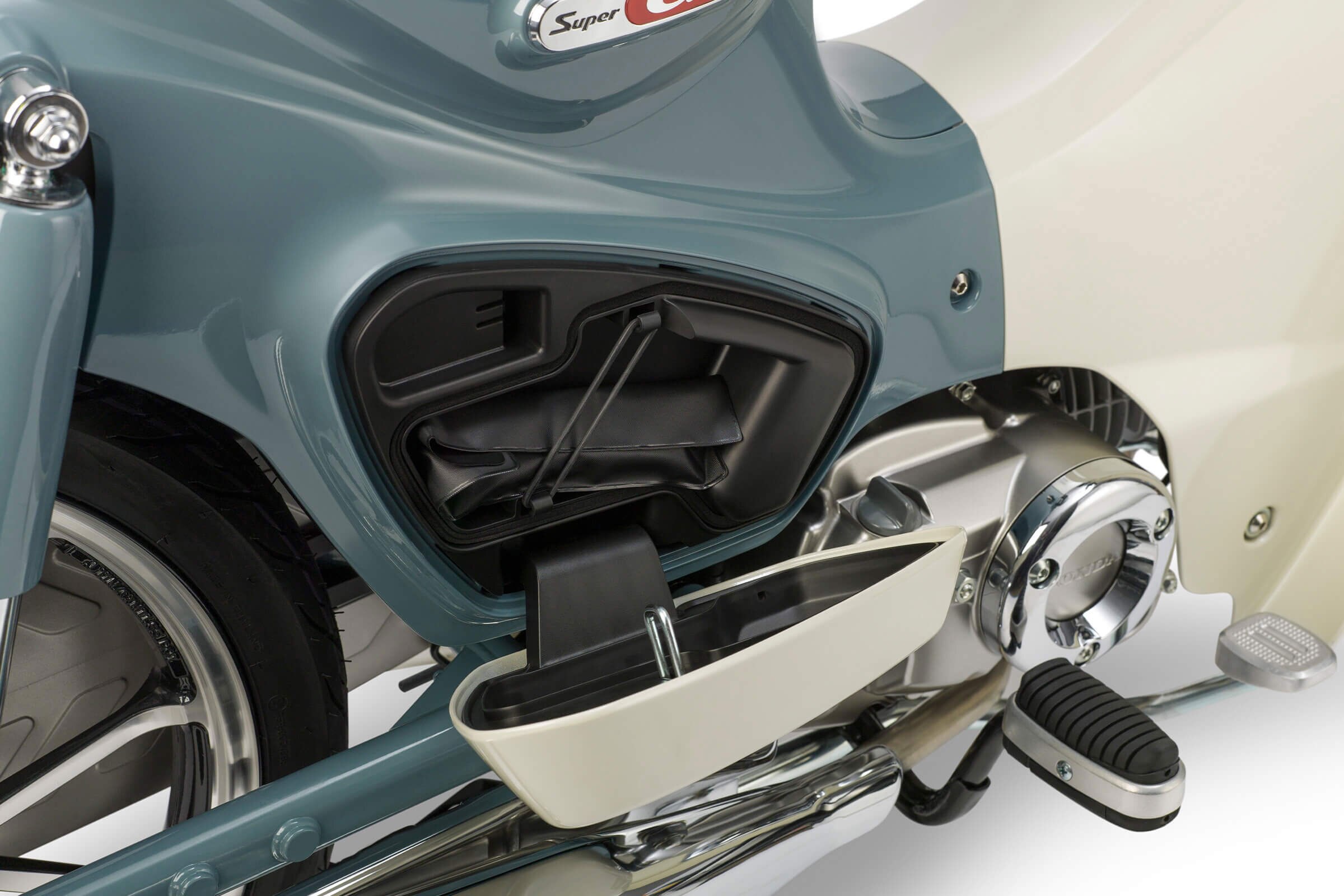 2024-super-cub-c125-gallery-05-2400x1600