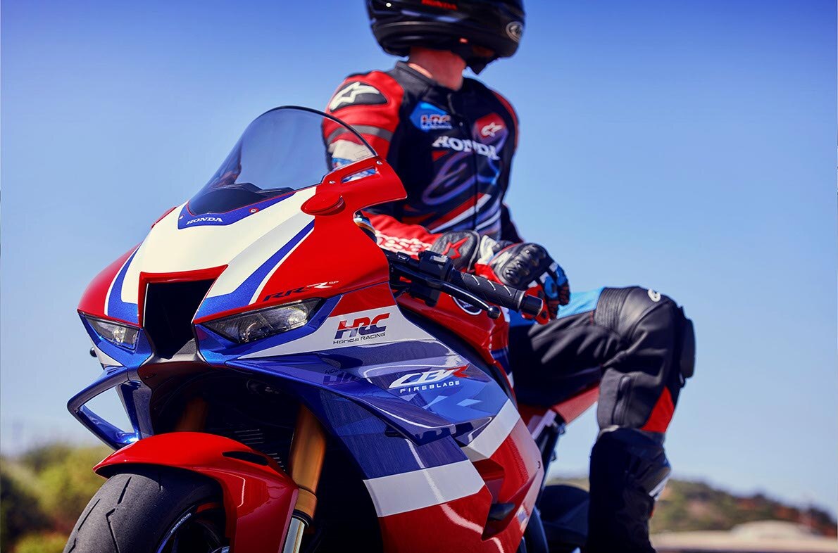 2025-cbr1000rr-r-fireblade-sp-gallery-02