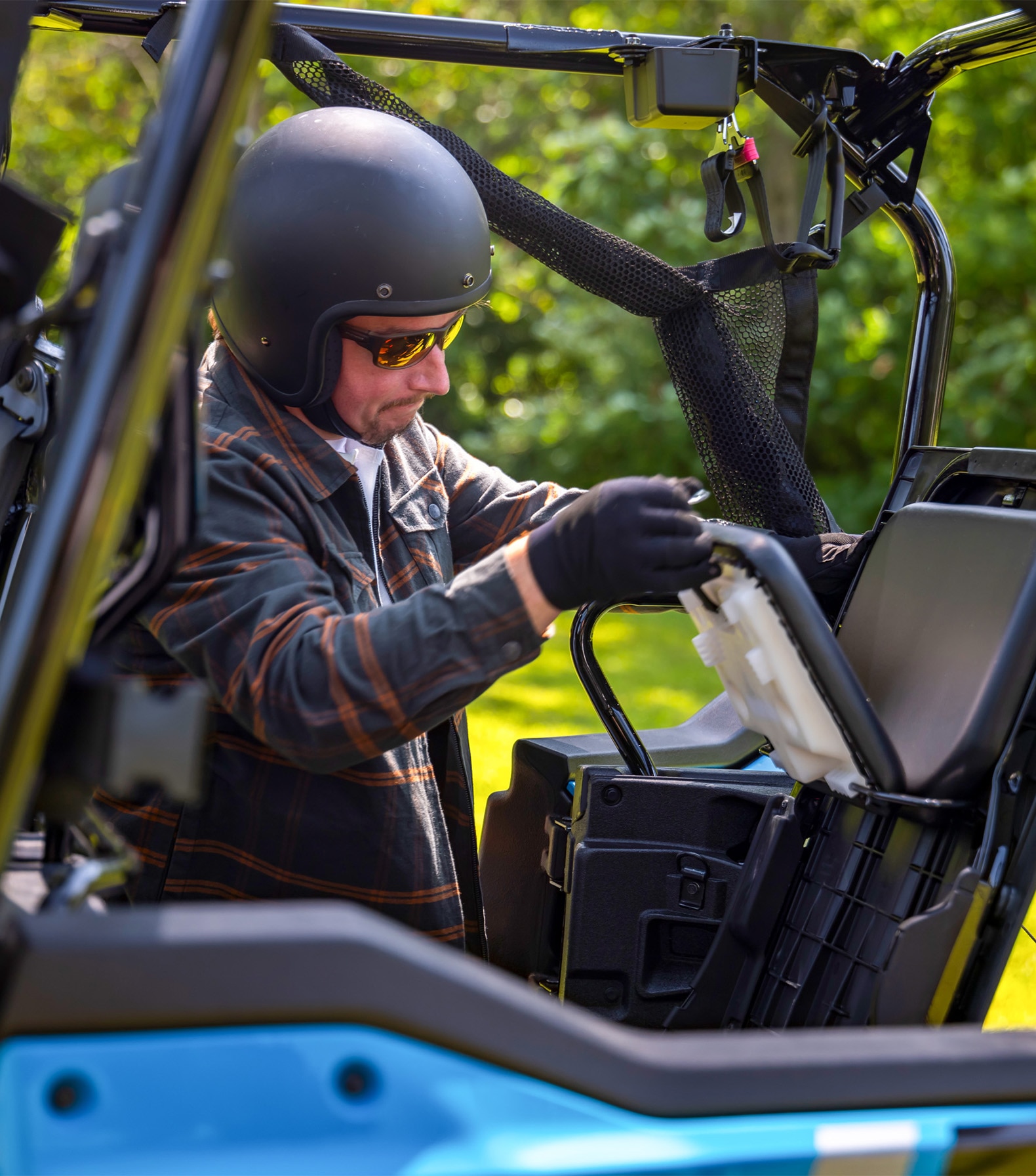 2025-Pioneer-1000-5-features-QuickFlip-Seat-1580x1792