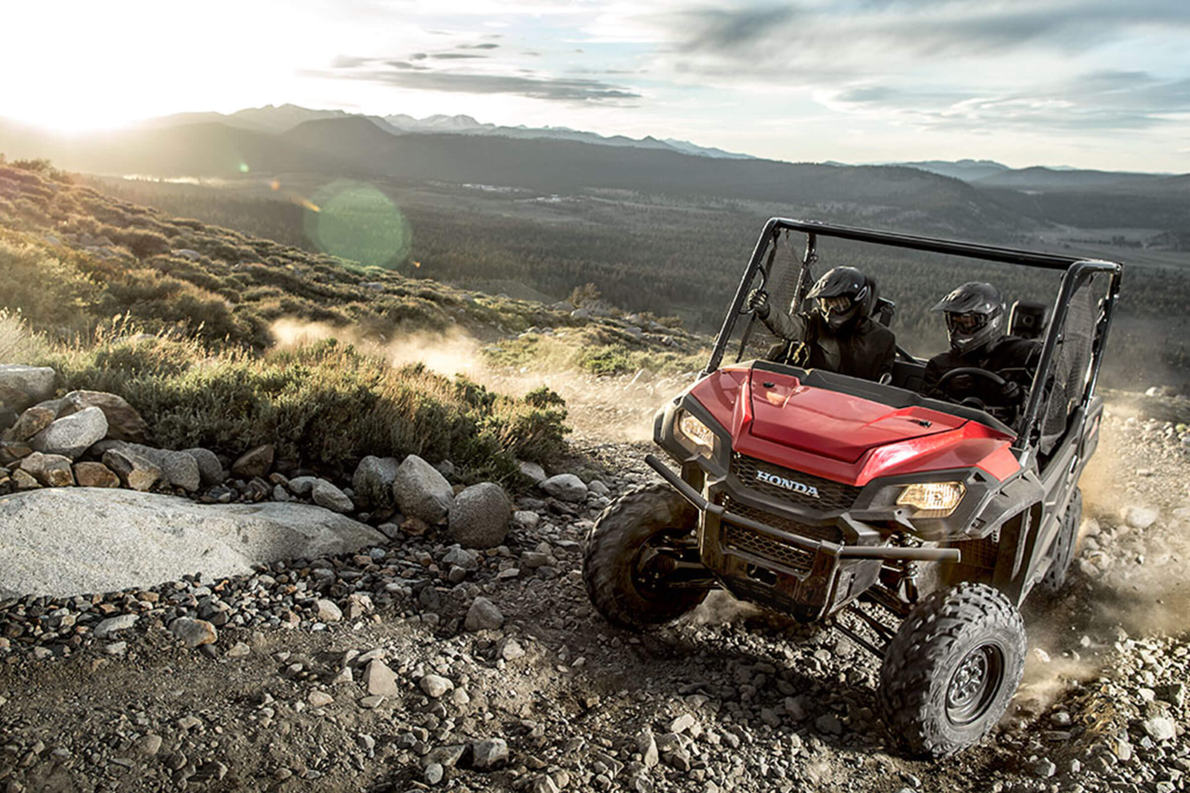 Мотовездеходы Honda Pioneer 1000 с кабиной