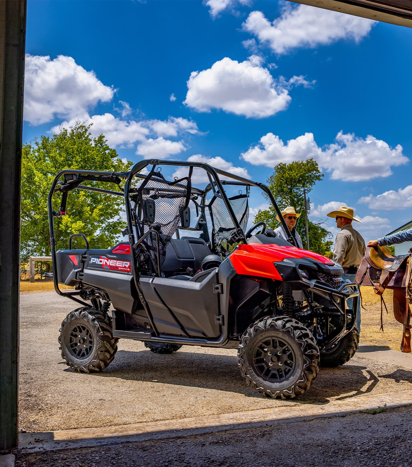 2025-Pioneer-700-4-Deluxe-1500-pound-towing-capacity