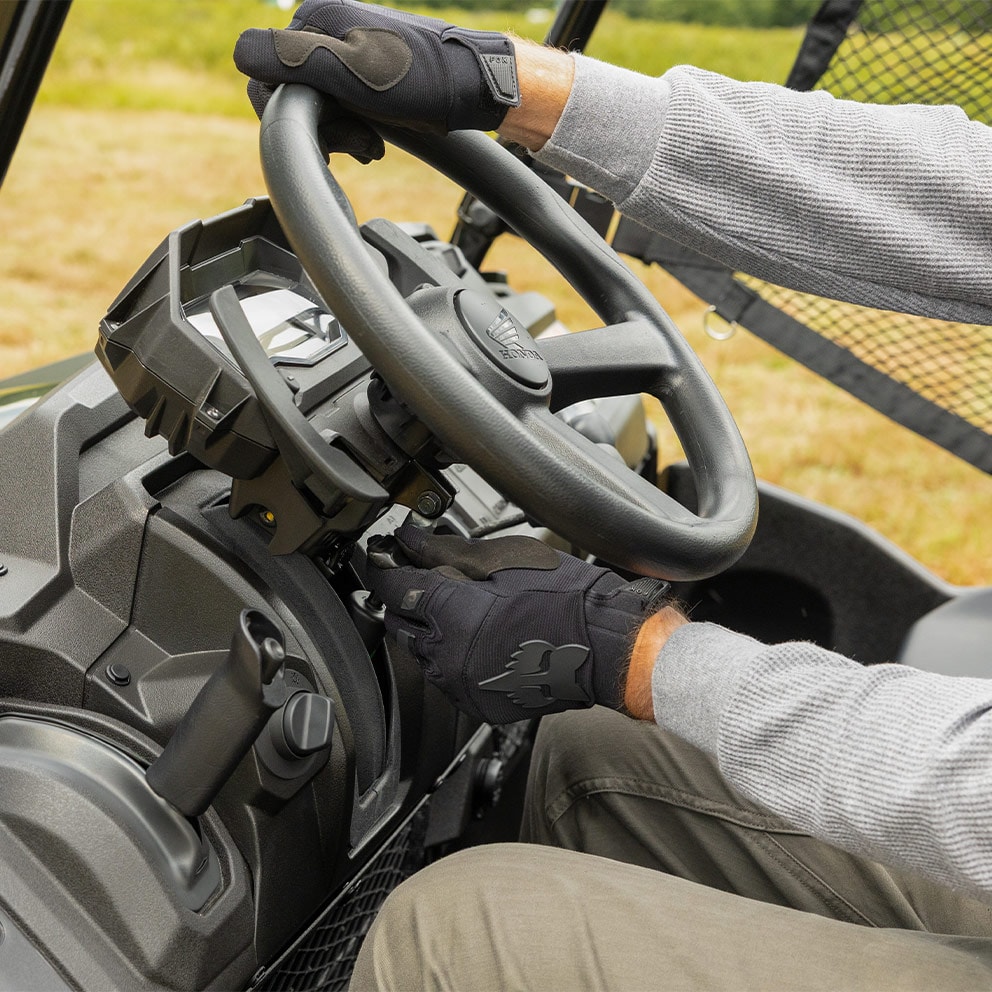 Tilting steering wheel
